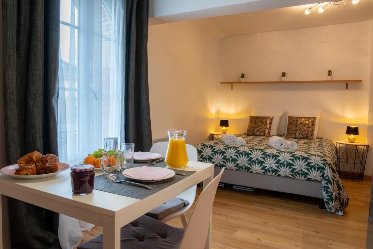Le Petit Leon Apartment ชาลงส์-อ็อง-ชองปาญ ภายนอก รูปภาพ